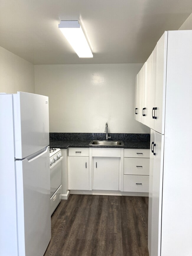 Foto del edificio - 305 California Blvd