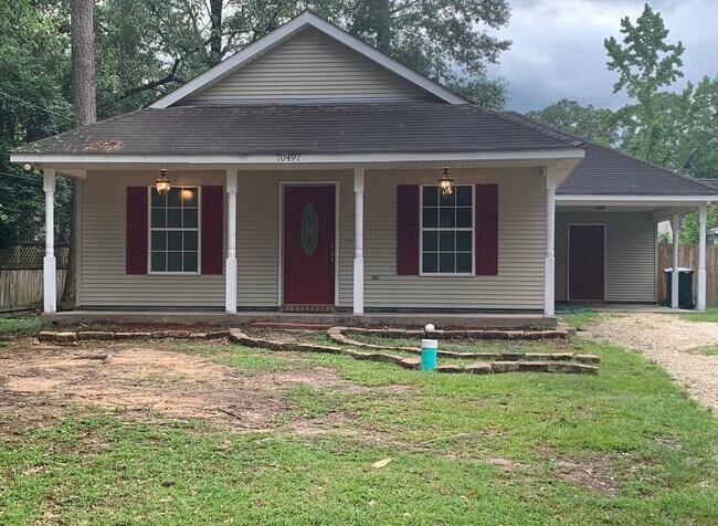 Facade - Ready for new plantings!i - 70497 D St