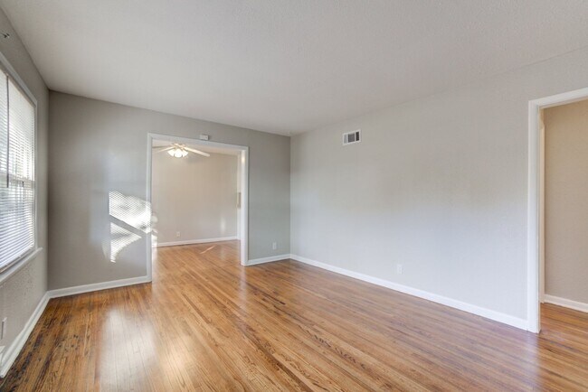 Foto del edificio - Welcome home to this charming 1955 ranch, thoughtfully suited for modern living.