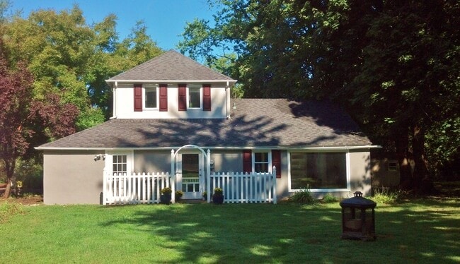 Building Photo - 657 S Sumneytown Pike