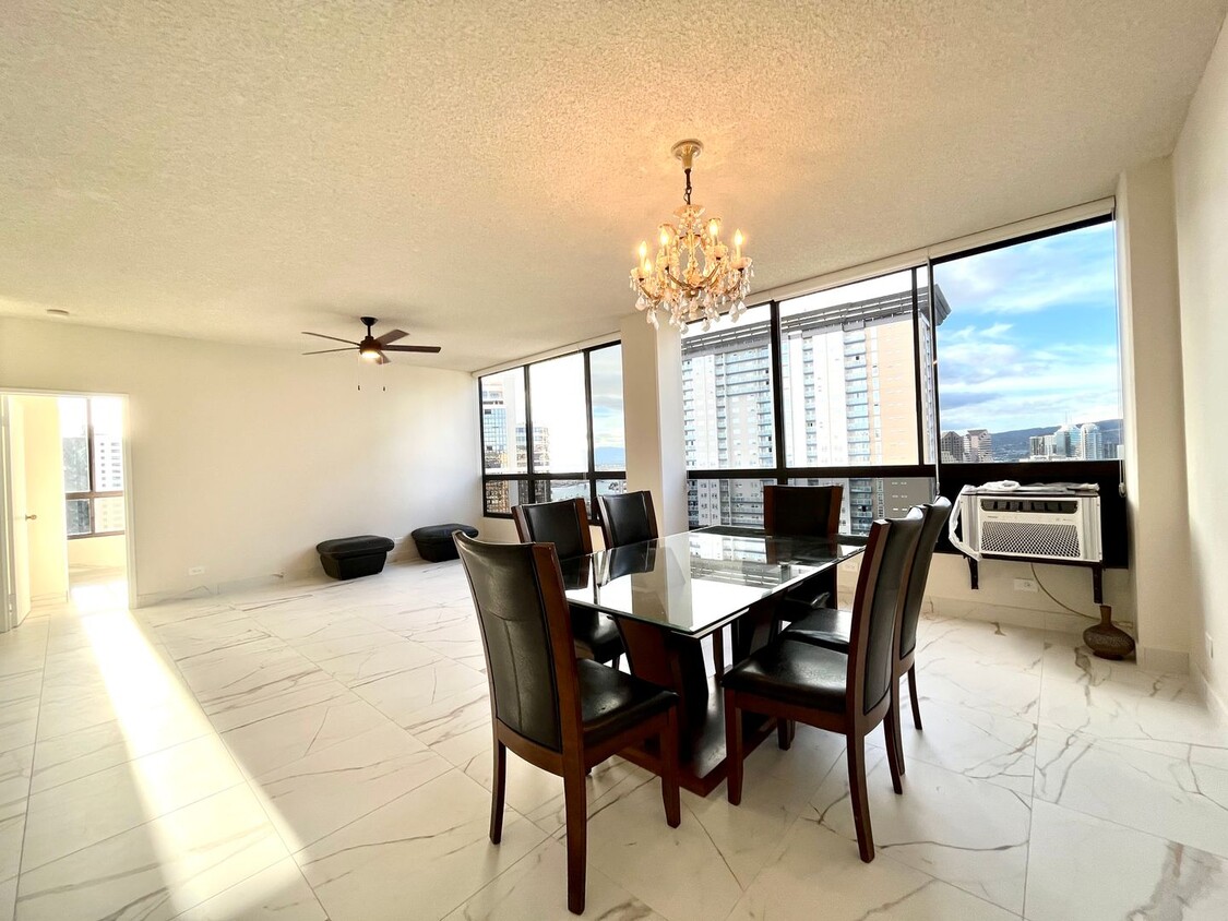 Primary Photo - Kakaako: 2 Bed, 2 Bath, 2 Parking with Sto...