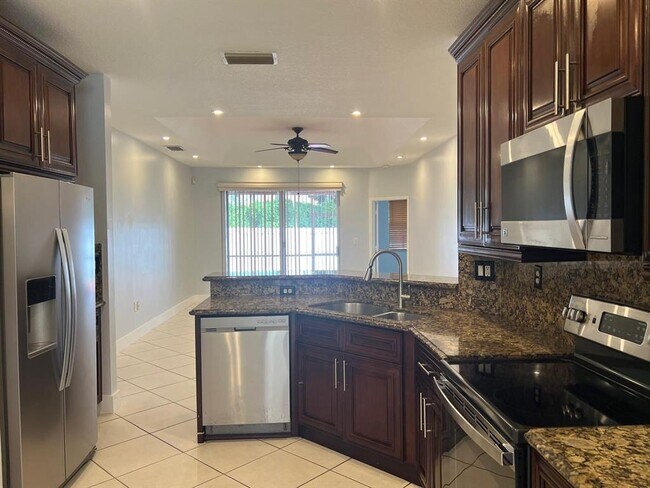 Foto del edificio - 2758 SW 129th Terrace