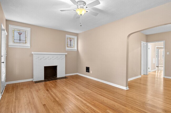 Building Photo - 4950 Tholozan Ave