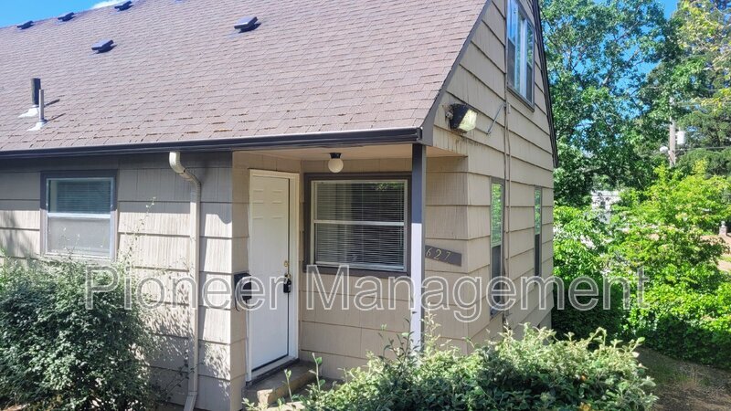 Primary Photo - 627 NE Winchester St