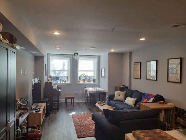 Building Photo - Lovely 2 BR/2 BA 1st Level Condo in Shaw!