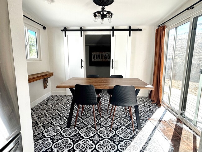 Foto del edificio - 16070 Baker Canyon Rd