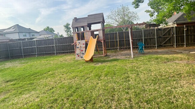 Foto del edificio - 7011 Cottonwood Cir