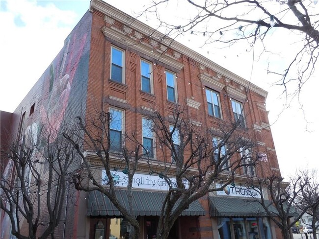 Building Photo - 287 Gregory St