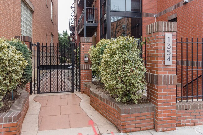 Entrance - 1354 Euclid St NW