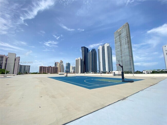 Foto del edificio - 16919 N Bay Rd