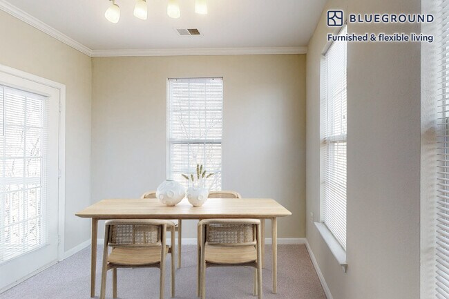 Building Photo - 2350 26th Ct S