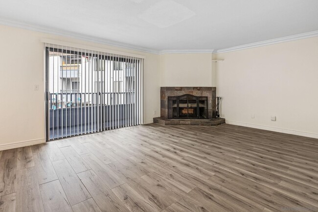 Foto del edificio - 3211 Midway Dr