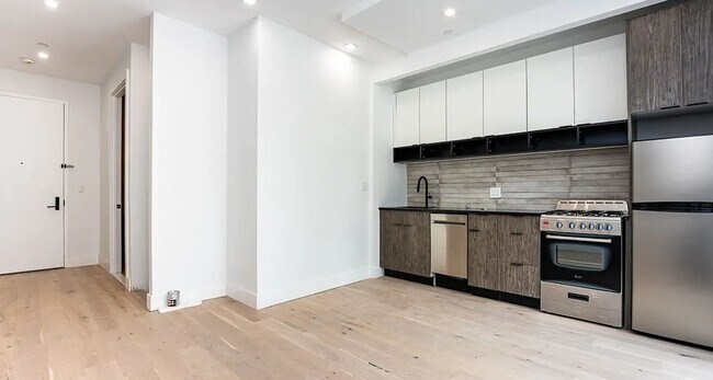 Building Photo - 491 Evergreen Avenue