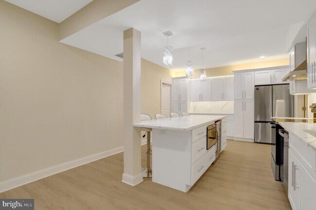Foto del edificio - 8305 Covington Woods Ct