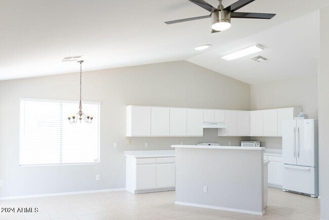 Foto del edificio - 10798 W Robin Ln