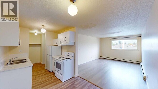 Photo du bâtiment - 9515-9100 100 Ave.