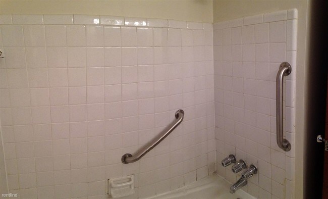 Foto del edificio - 2 br, 1 bath Duplex - 1411 52nd St SE