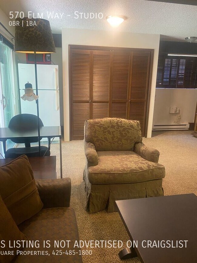 Building Photo - Don’t wait on this Studio , Great Location...