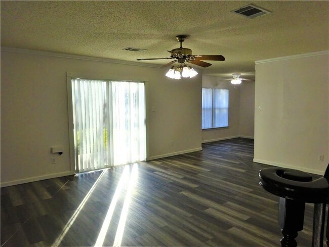 Building Photo - 1614 Alazan Cove, Round Rock, TX 78664 - 4...