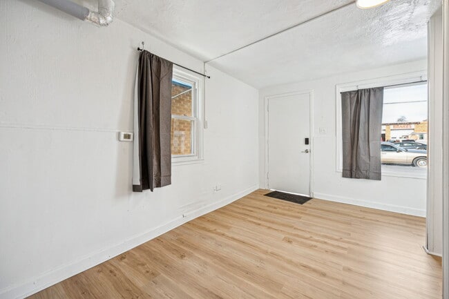 Foto del edificio - 3026 Bruce Randolph Ave
