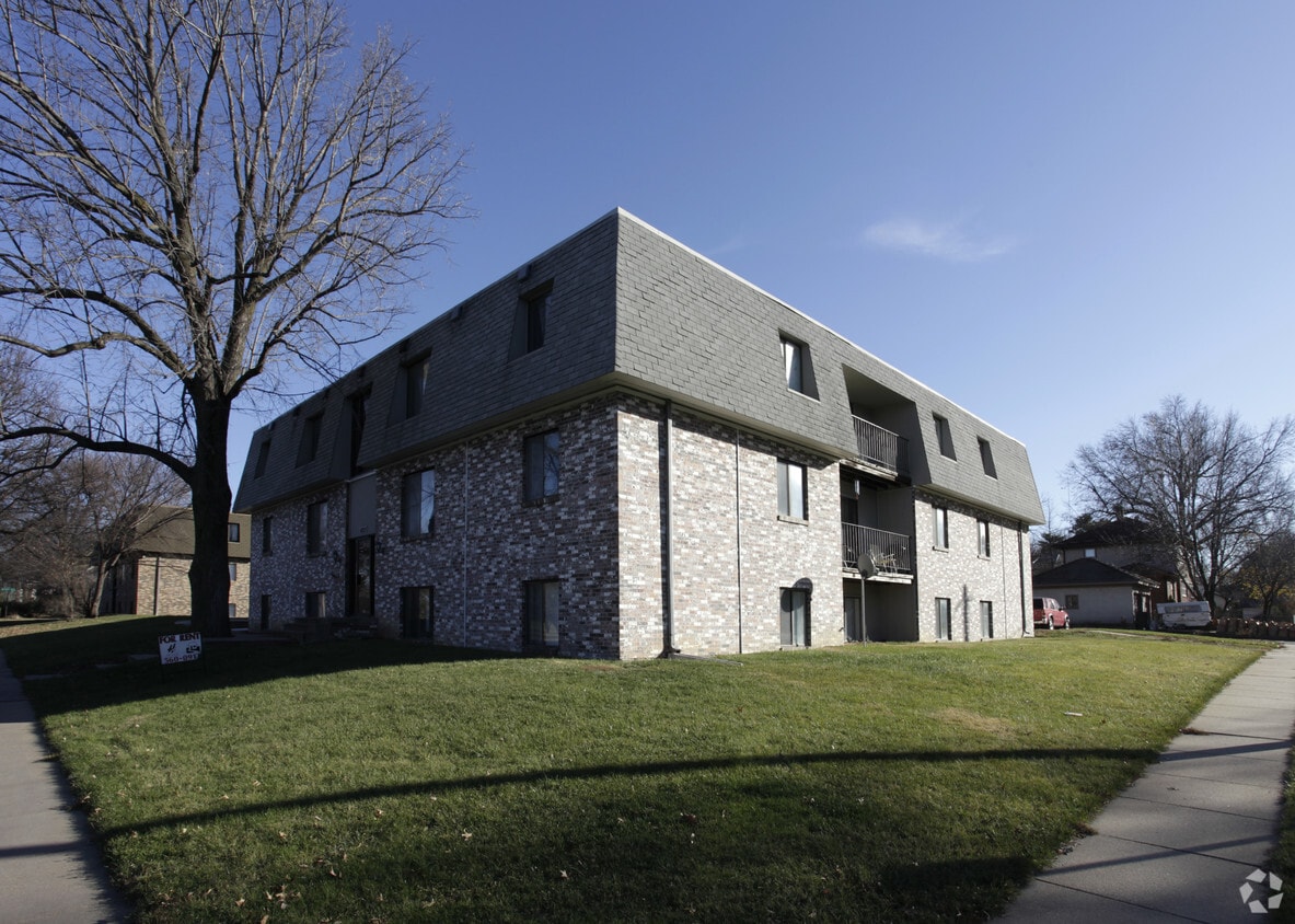 Primary Photo - 4221 Holdrege St