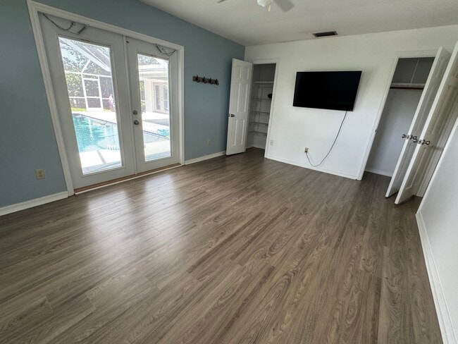 King sized bedroom with French doors opening to the pool, two closets - 602 Shannon Ave