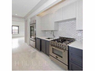 Primary Photo - 12 E 61st St