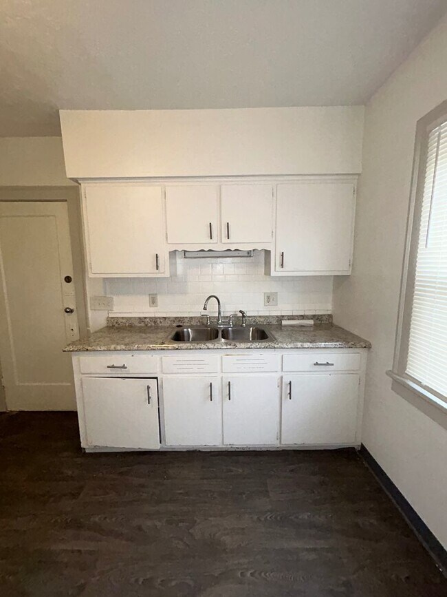 Foto del edificio - 4067 E 143rd St