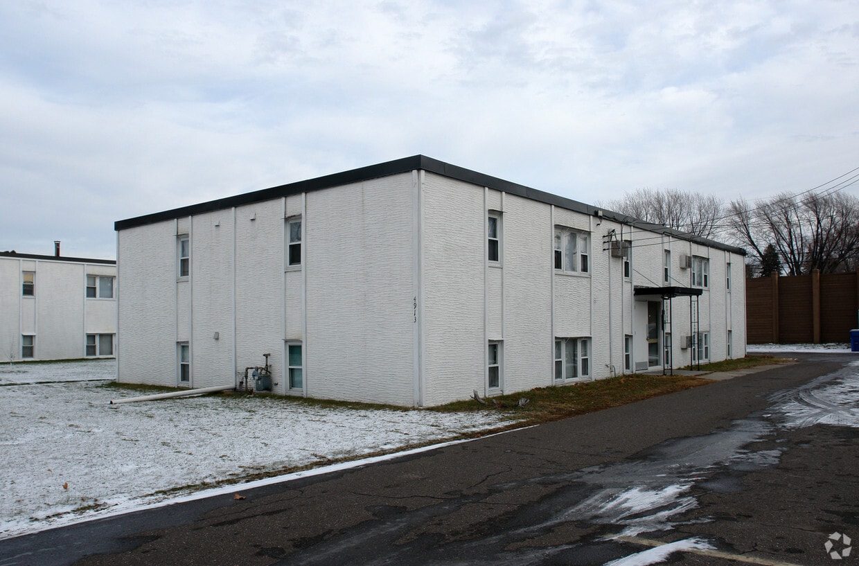 4913 3rd St NE, Fridley, MN 55421 4913 3rd St NE Fridley, MN