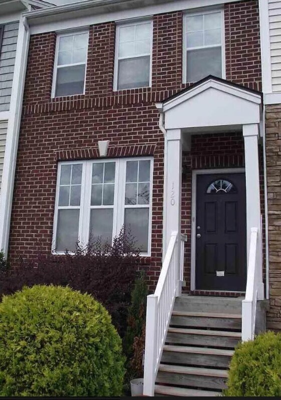 Building Photo - 100 Stratford Lakes Dr