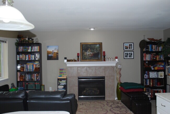 Foto del edificio - 14,796 sq-ft lot in Bothell with AC!