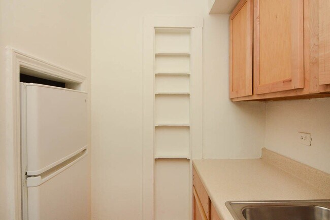 Foto del edificio - 562 W Arlington Pl