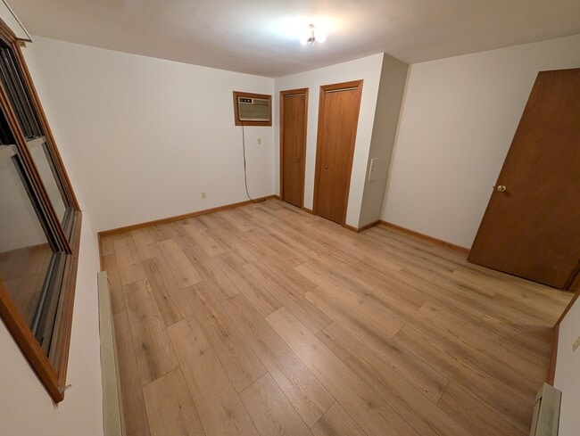 Building Photo - 32 Willow St