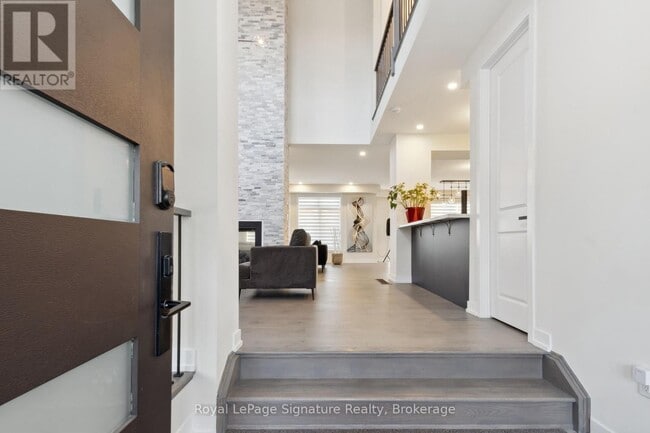 Building Photo - 102 Stoneleigh Dr