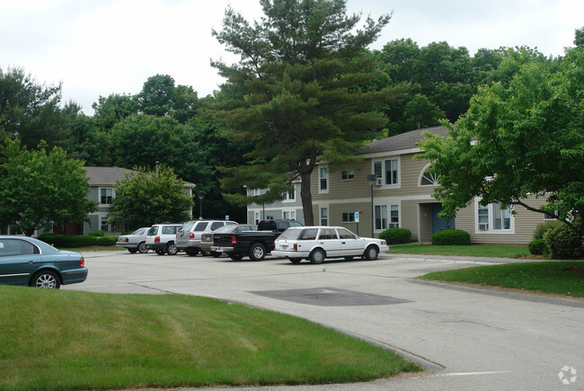 Foto del edificio - Newbury Village