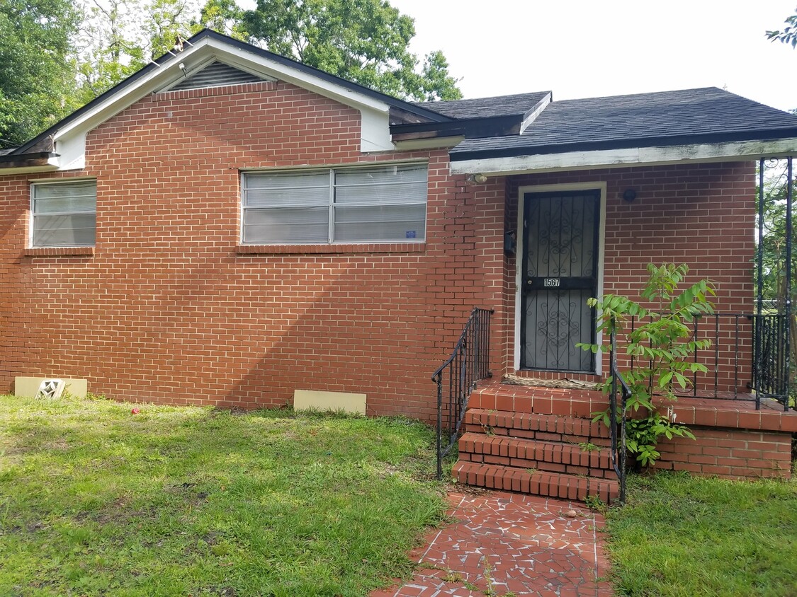 Primary Photo - Spacious All Brick 3 Bed 2 Bathroom Home w...