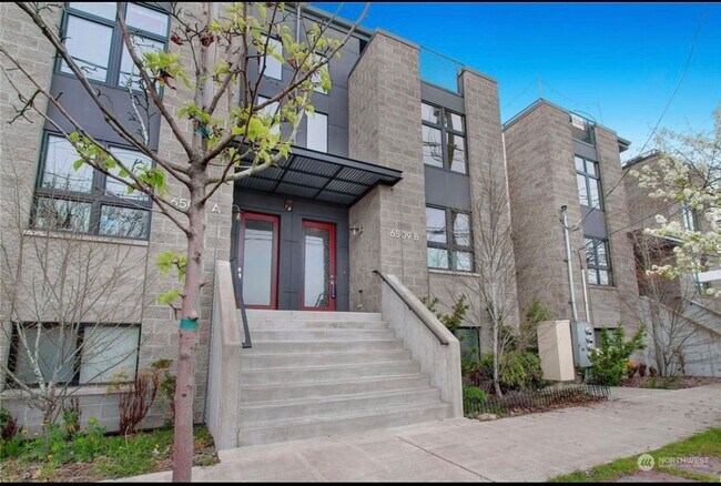 Building Photo - $500 off 1 mo rent w move in by 10/1.  Wel...