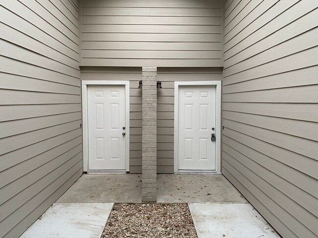 Building Photo - 2408 Burleson Ct