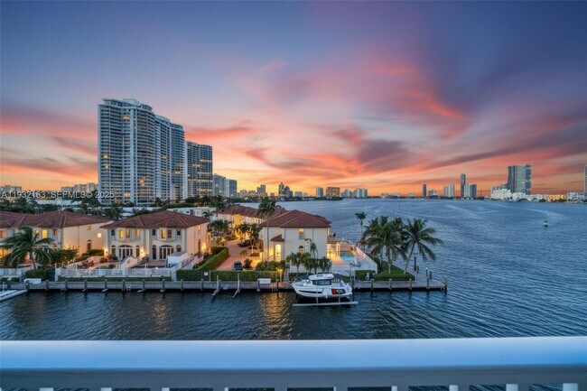 Foto del edificio - 4000 NE 170th St