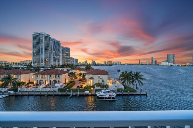 Building Photo - 4000 NE 170th St