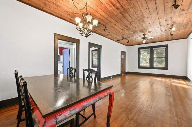 Foto del edificio - 5112 Caswell Ave