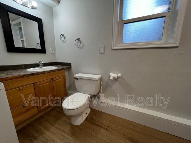 Building Photo - 1861 High Rd