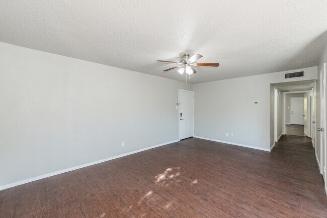 Foto del edificio - 6004 Westridge Ln