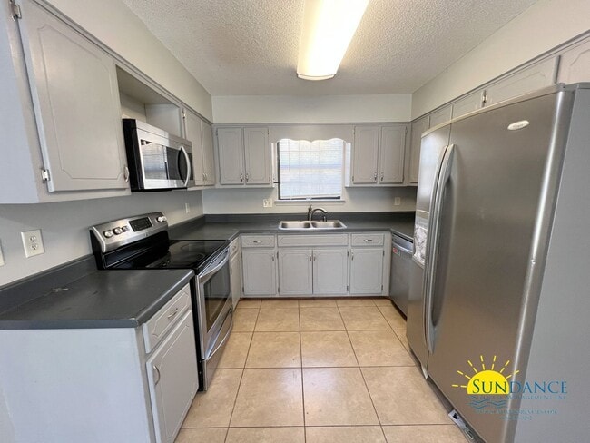 Building Photo - Charming 3 Bedroom Home in Countryview Estates community with Solar Panels!