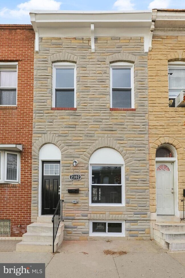 Foto del edificio - 2302 E Madison St