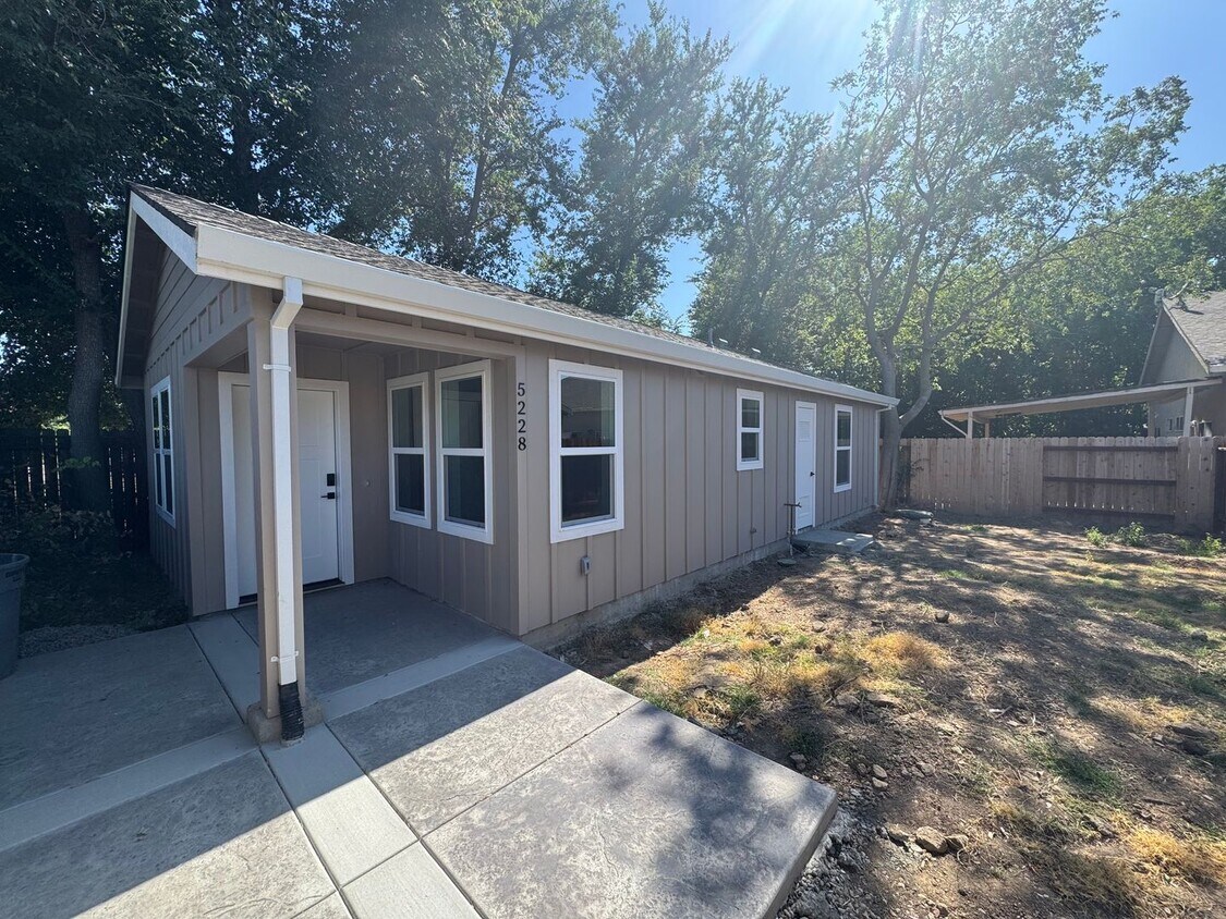 Foto principal - 5228 2nd Ave