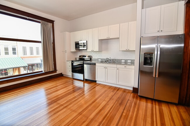 Building Photo - 32 W Main St