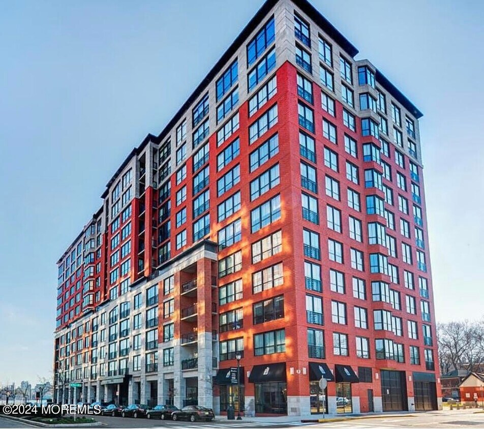 Building Photo - 1025 Maxwell Ln