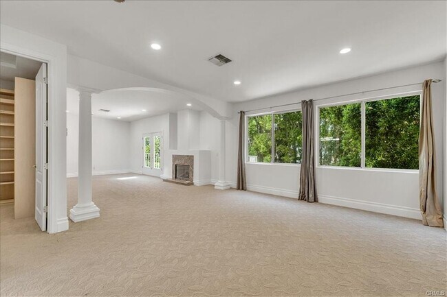 Foto del edificio - 5150 Teesdale Ave