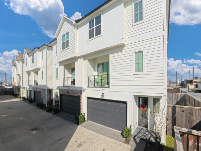 Building Photo - 4919 Avenue J